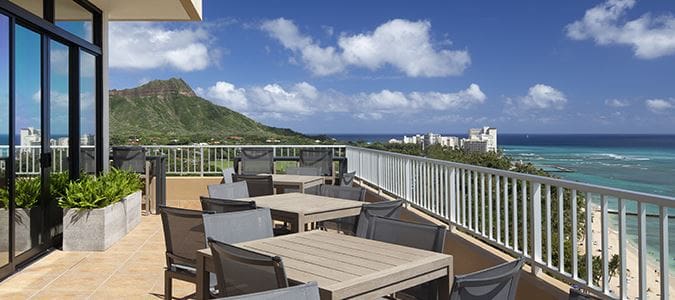 aston-waikiki-beach-hotel-club-floor