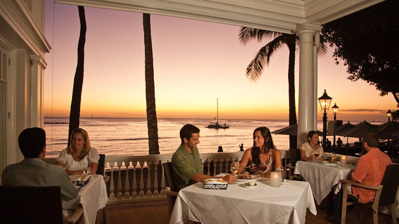 travel guide to Hawaii ocean-front-dining-waikiki